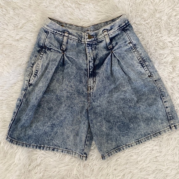 Vintage 90’s high waisted acid wash shorts - Picture 1 of 9
